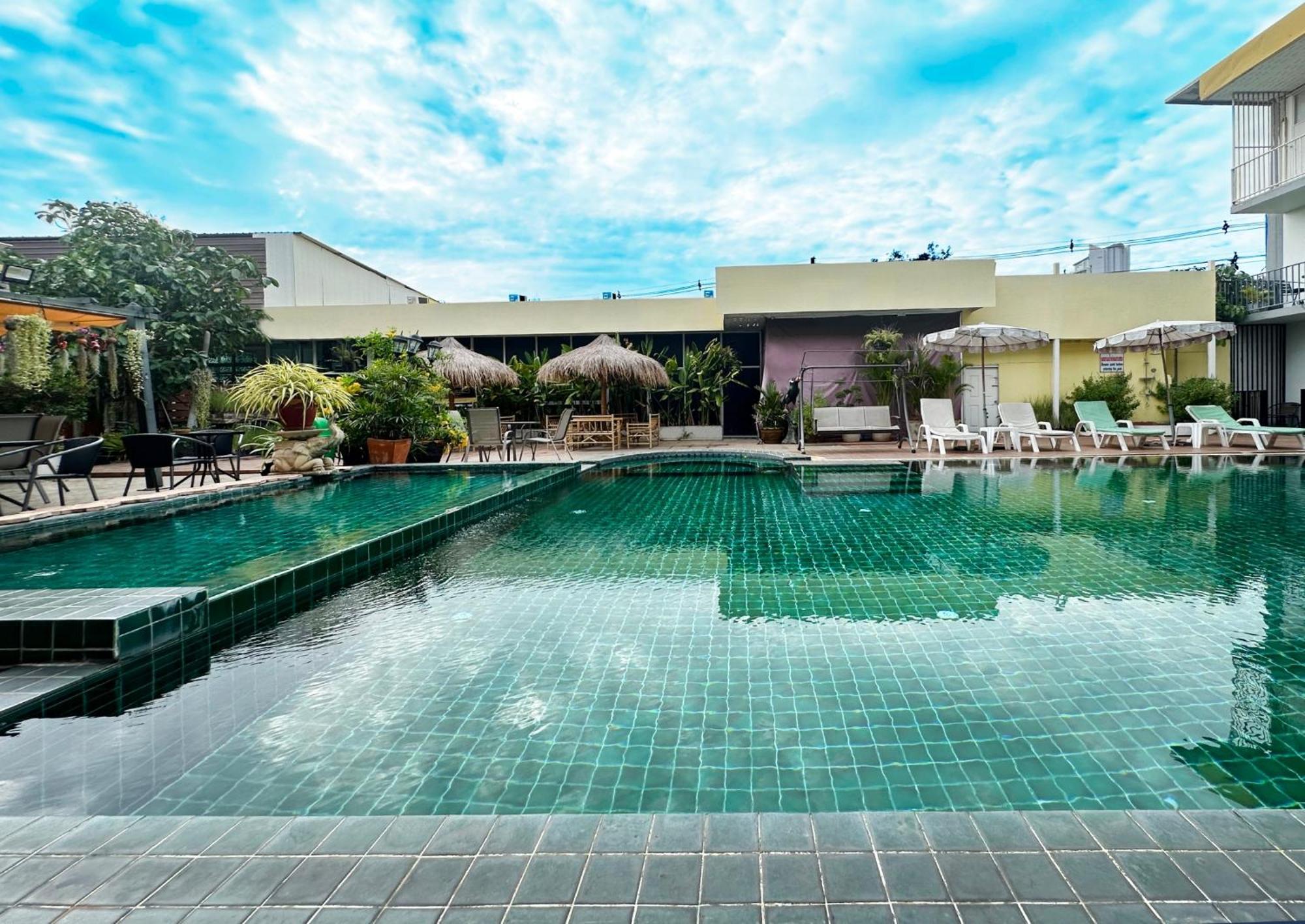 Anantra Pattaya Resort Buitenkant foto